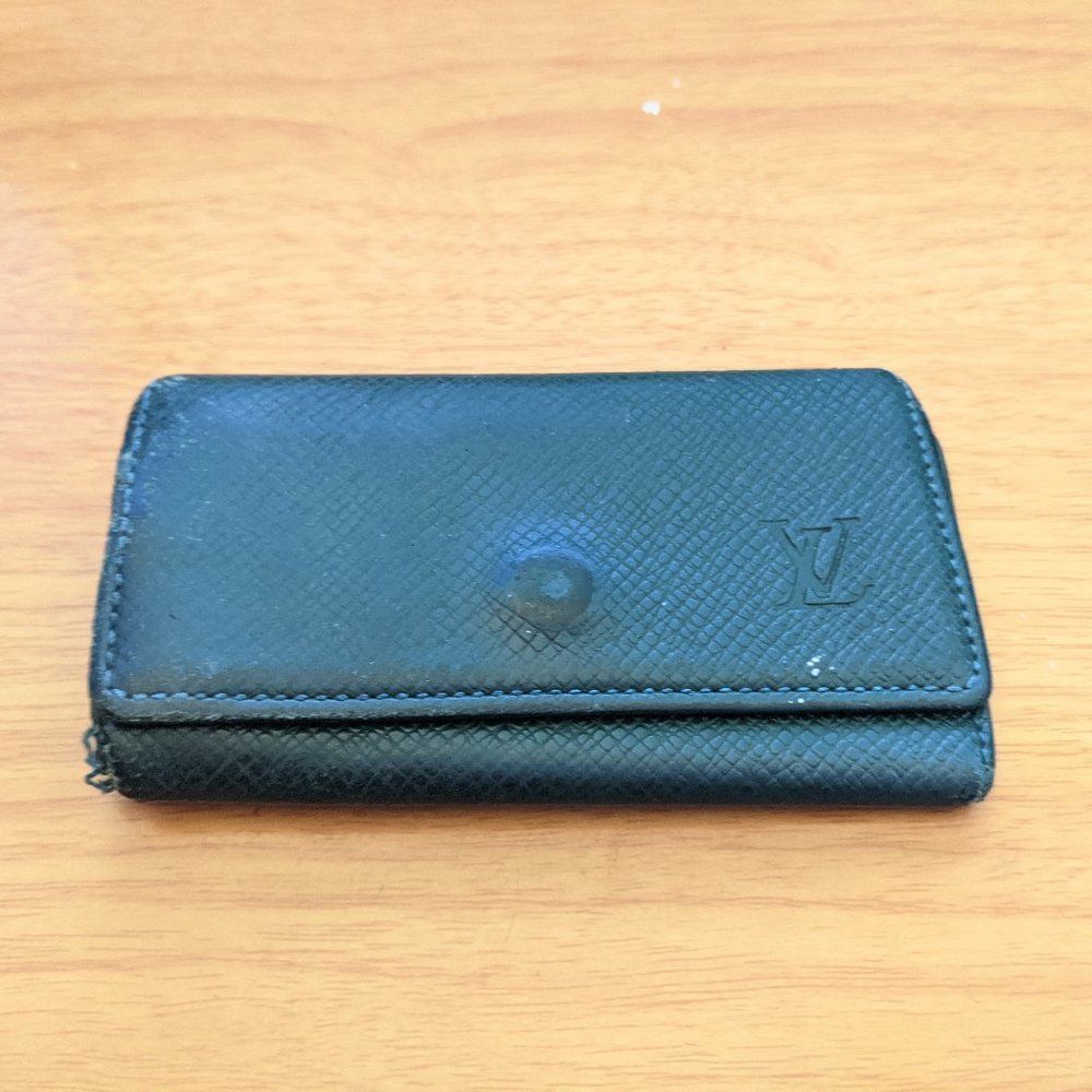 Louis Vuitton Taiga Key Holder/Wallet #717***
